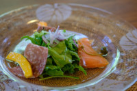 自家菜園で採れた野菜を使ったフレッシュサラダ サラダ